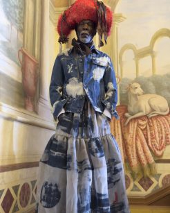 Campanha FW26 explora o punk italiano e a elegância clássica- Foto: Divulgação/Juergen Teller/Vivienne Westwood 