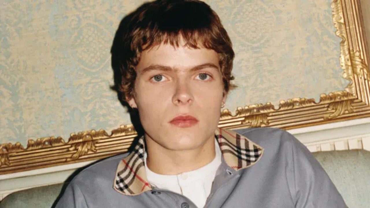 Moses Martin estreia como modelo - Foto: Divulgação/Burberry