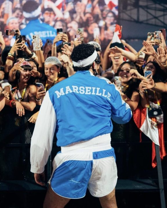 Agasalho Marseille sob medida do Bad Bunny - Foto: Divulgação/Jacquemus