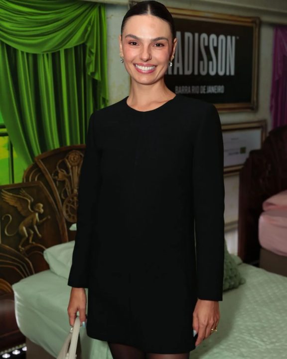 Look de Isis Valverde para o musical de 'Wicked'