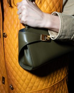Nova Hug Bag East-West — Foto: Divulgação/Ferragamo