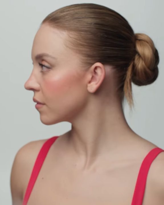 Sydney Sweeney estrela campanha da Armani Beauty