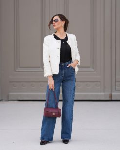 Com calça jeans