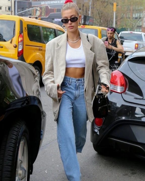 Como usar calça jeans mom