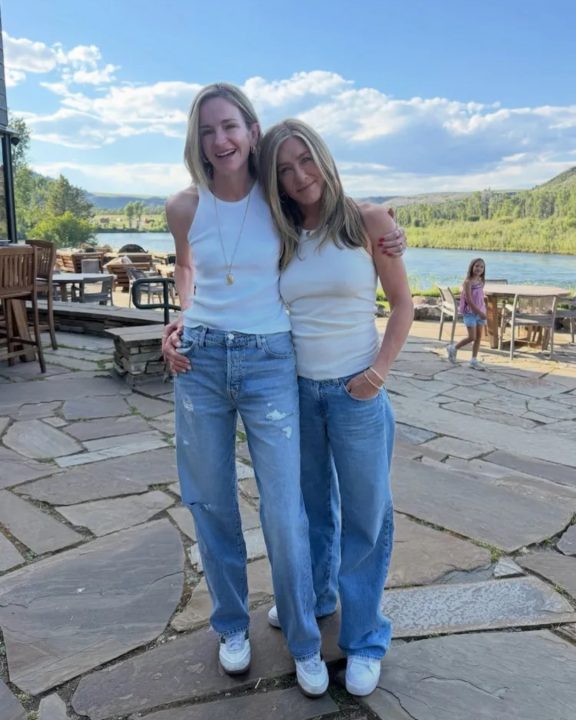 Look básico de Jennifer Aniston