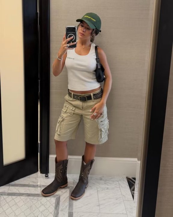 Look de Maisa com bermuda e bota