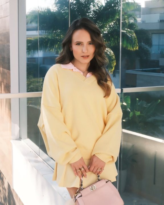 Look de Larissa Manoela à la Elle Woods