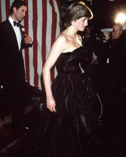 Príncipe Charles e Lady Di Spencer em 9 de março de 1981