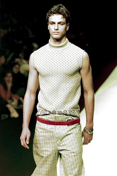 desfile-fausehatenmen-verao2001spfw-107