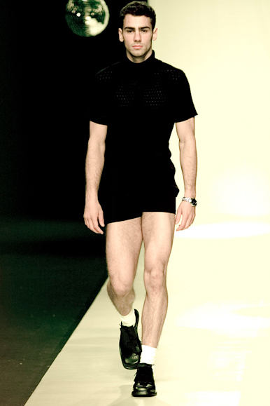 desfile-fausehatenmen-verao2001spfw-114