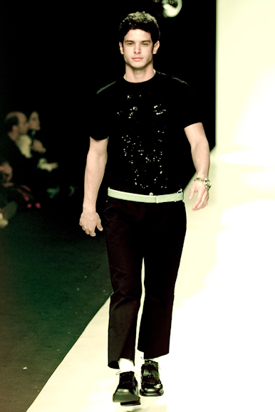 desfile-fausehatenmen-verao2001spfw-116
