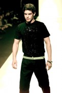 desfile-fausehatenmen-verao2001spfw-117