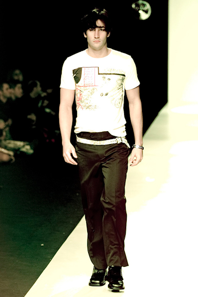 desfile-fausehatenmen-verao2001spfw-119