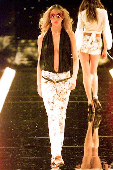 desfile-forum-verao2001spfw-119