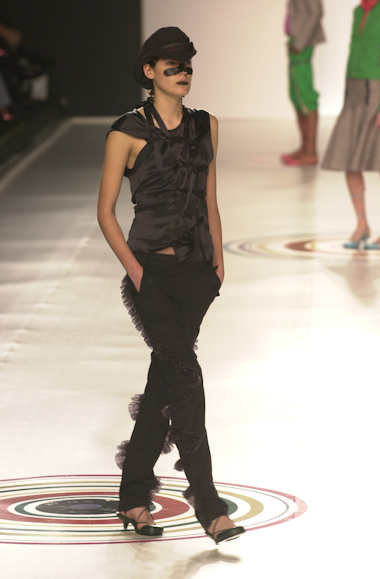 desfile-alexandreherchcovitch-saopauloverao2003rtw-116