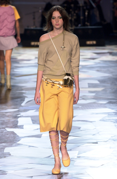 desfile-carlotajoakina-saopauloverao2003rtw-116