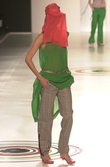 desfile-alexandreherchcovitch-saopauloverao2003rtw-119