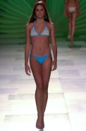 desfile-aguadecoco-saopauloverao2003rtw-2