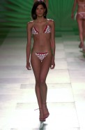 desfile-aguadecoco-saopauloverao2003rtw-11