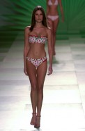 desfile-aguadecoco-saopauloverao2003rtw-12