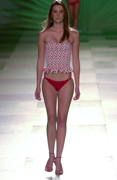 desfile-aguadecoco-saopauloverao2003rtw-15