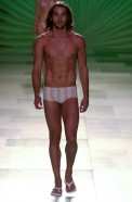 desfile-aguadecoco-saopauloverao2003rtw-17