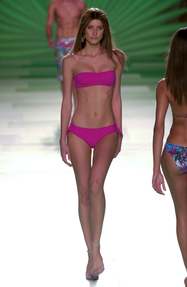 desfile-aguadecoco-saopauloverao2003rtw-25