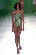 desfile-aguadecoco-saopauloverao2003rtw-32