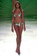 desfile-aguadecoco-saopauloverao2003rtw-33