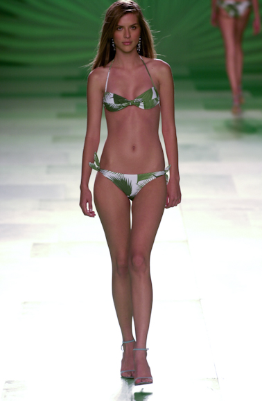 desfile-aguadecoco-saopauloverao2003rtw-34