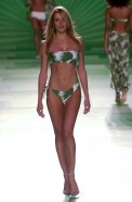 desfile-aguadecoco-saopauloverao2003rtw-36