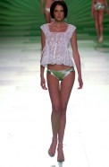 desfile-aguadecoco-saopauloverao2003rtw-39