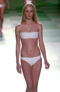 desfile-aguadecoco-saopauloverao2003rtw-41