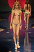 desfile-aguadoce-saopauloverao2003rtw-149