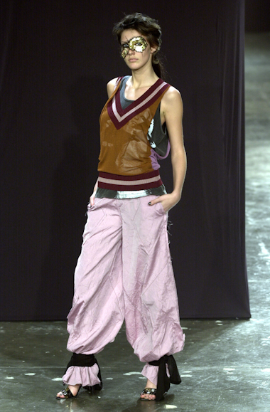 desfile-andrelima-saopauloverao2003rtw-107