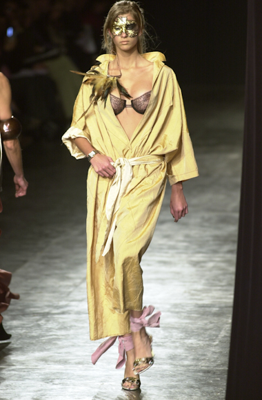 desfile-andrelima-saopauloverao2003rtw-111