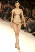 desfile-rosacha-verao2003spfw-019