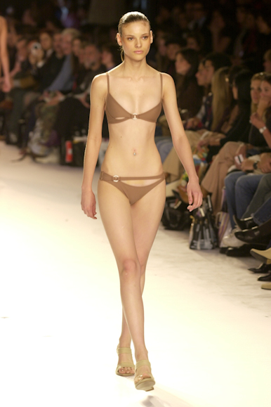 desfile-rosacha-verao2003spfw-019