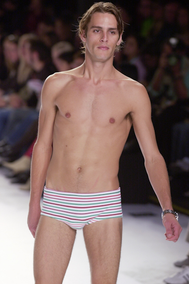 desfile-rosacha-verao2003spfw-062