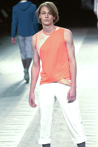 desfile-vrom-verao2003spfw-034