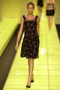 desfiles-cori-spverao2004rtw-117