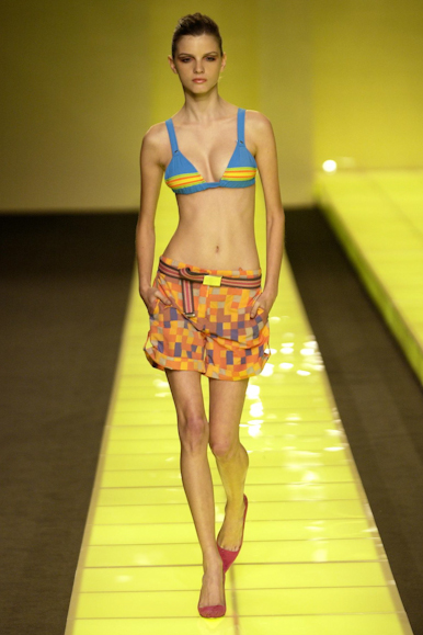 desfiles-cori-spverao2004rtw-135