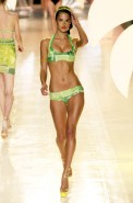desfiles-aguadecoco-spverao2004rtw-122