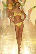 desfiles-aguadecoco-spverao2004rtw-139