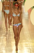desfiles-aguadecoco-spverao2004rtw-155