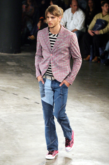 desfiles-alexandreherchcovichmen-spverao2004rtw-100