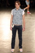 desfiles-alexandreherchcovichmen-spverao2004rtw-102