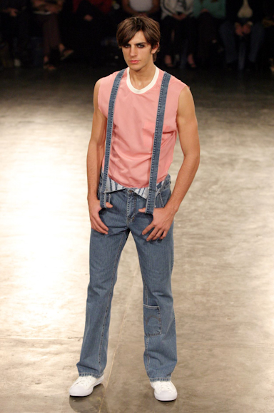 desfiles-alexandreherchcovichmen-spverao2004rtw-104