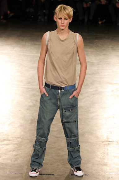 desfiles-alexandreherchcovichmen-spverao2004rtw-105