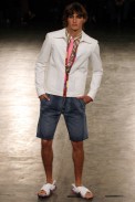 desfiles-alexandreherchcovichmen-spverao2004rtw-106